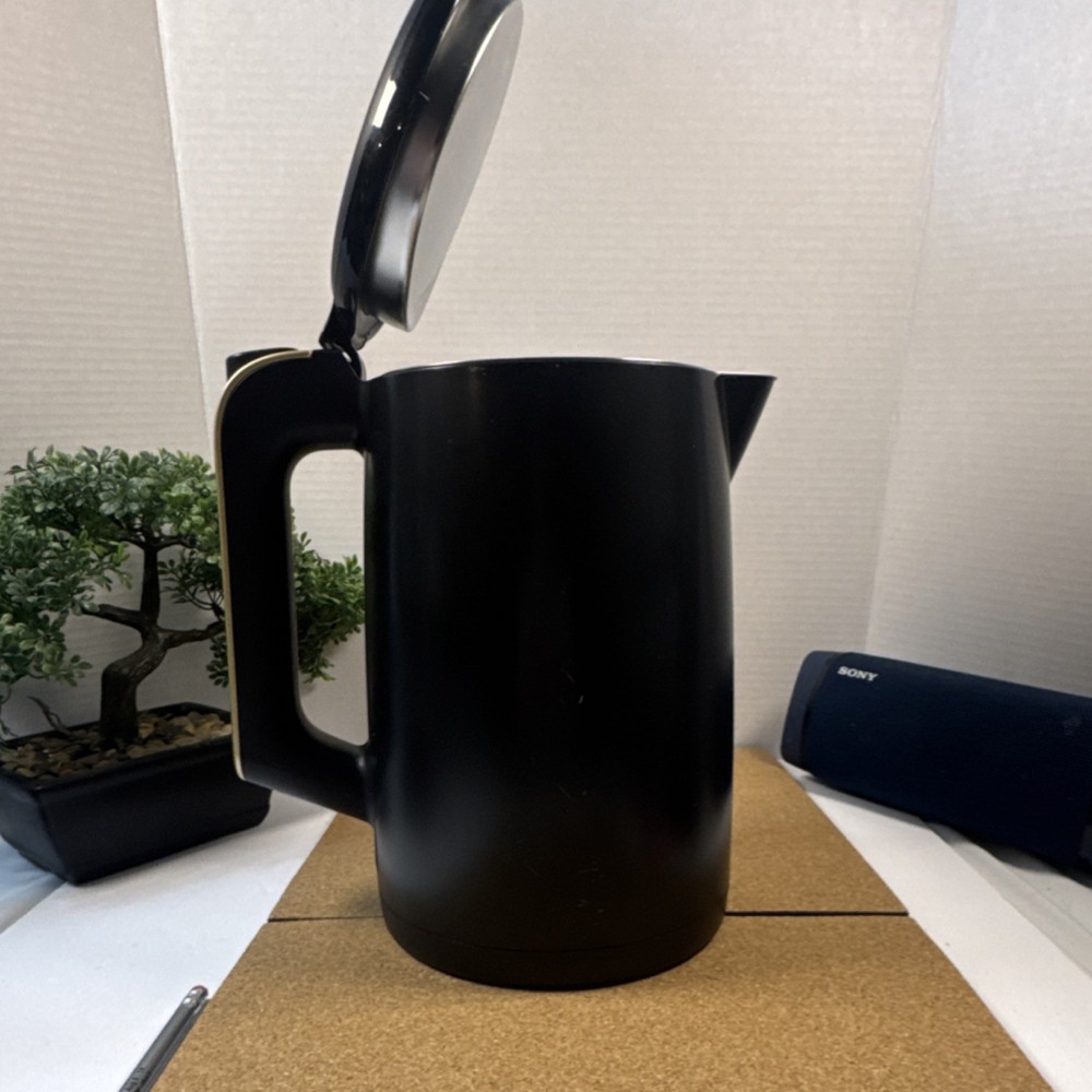 Beautiful Cordless Electric Kettle 1.7L Black Stainless Steel 1500W Model 2330