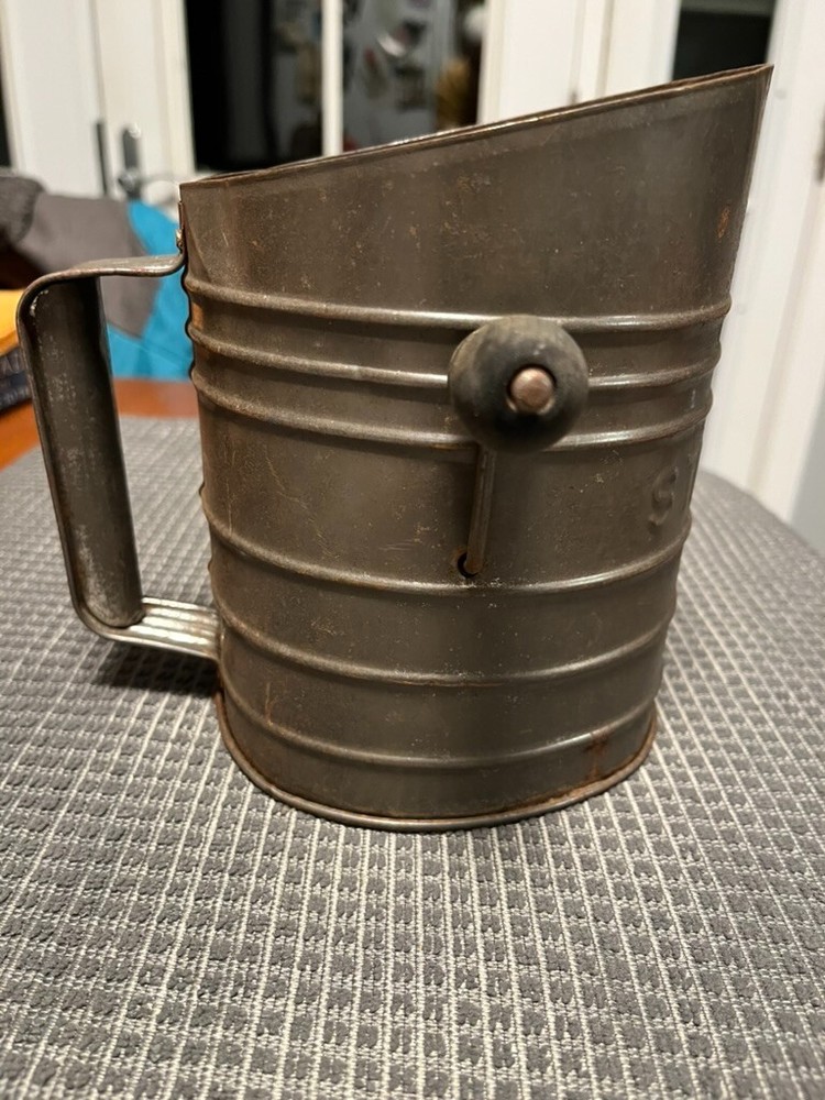Vintage Standard flour sifter 4 cup capacity