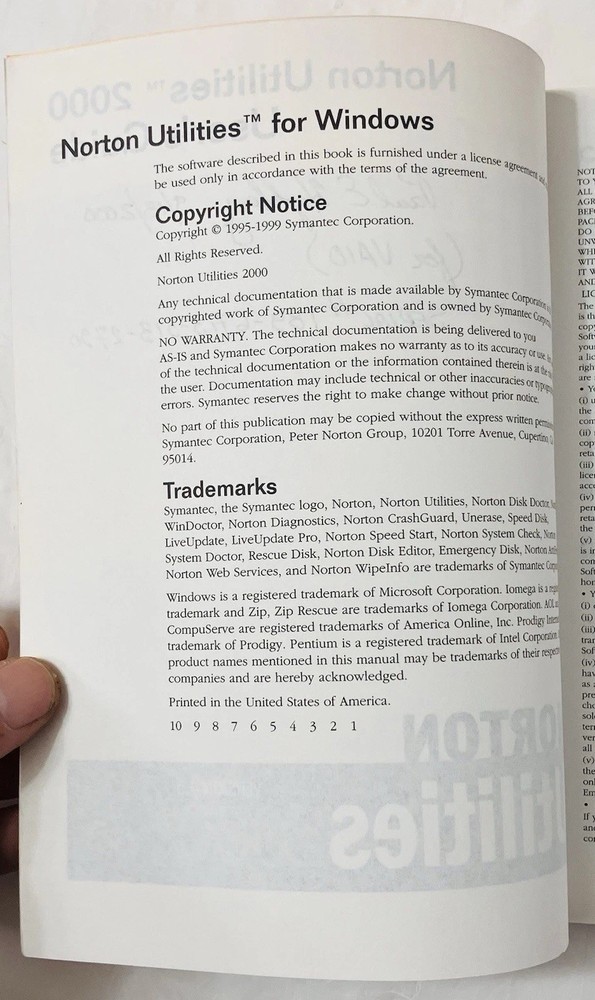 Norton Utilities 2000 v4.5 User’s Guide Symantec Windows 95/98 Reference Manual
