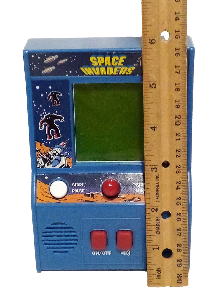 SPACE INVADERS Mini Classic Arcade Console 09527 Taito