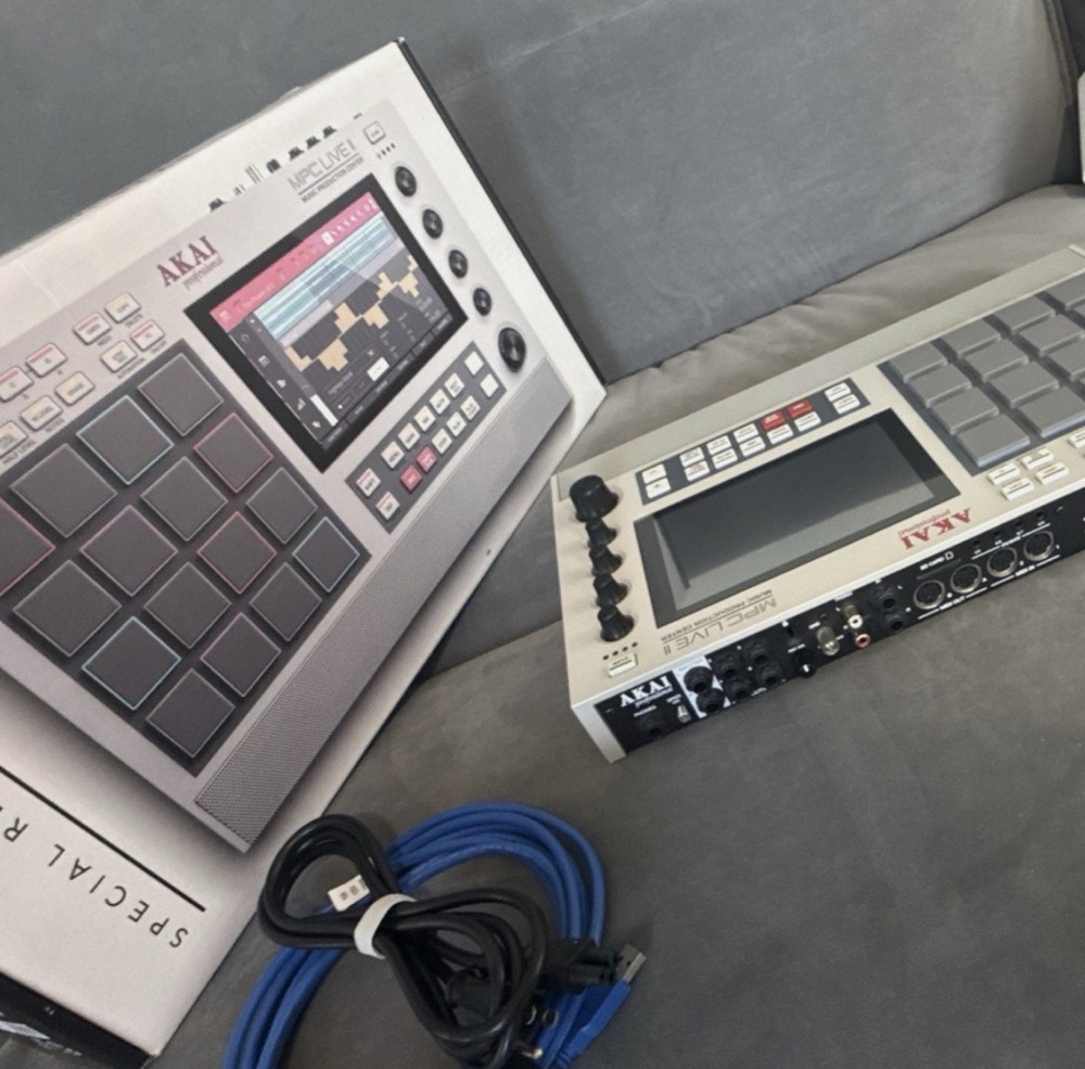 Akai MPC Live II Sampler & Sequencer Retro Edition WhitE USB