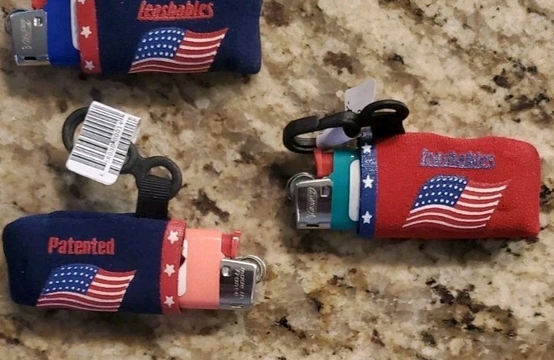 Leashables Lighter Leashes w/ lighter. Sealed NIB Assorted 24 Pack From 2001