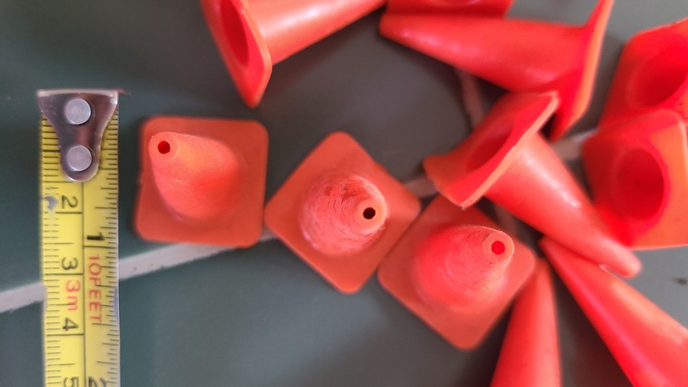 MODEL TOY CONSTRUCTION CONES 1/16 SCALE (15 PIECES)