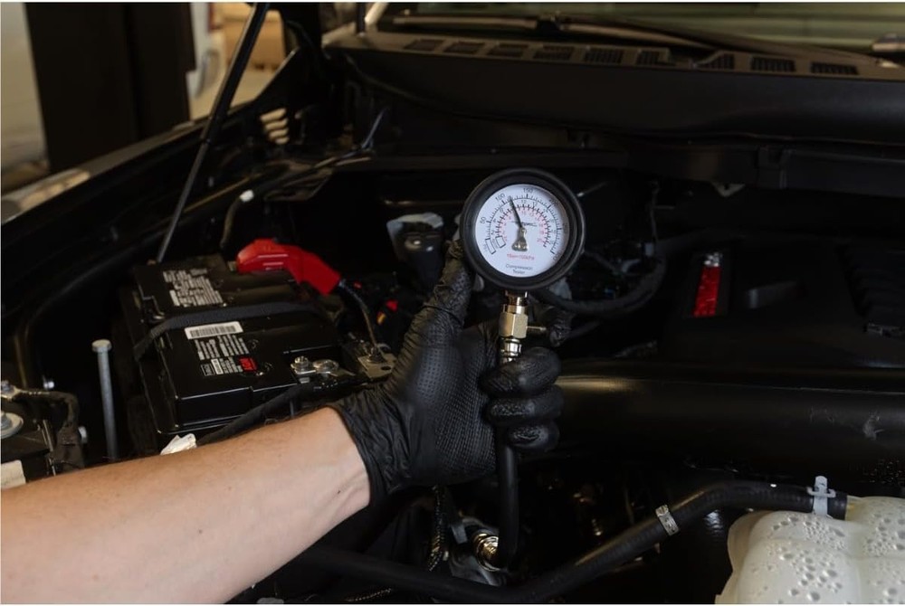 Portable Engine Compression Testing Kit with Quick-Disk Coupler & 300 PSI Gauge