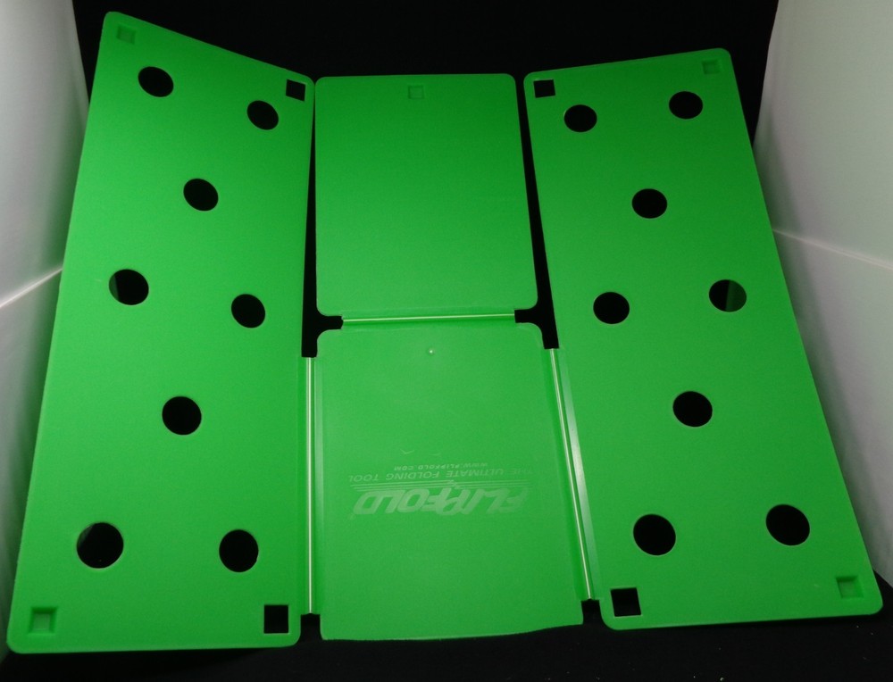 FLIPFOLD Green Kids Shirt Folding Board
