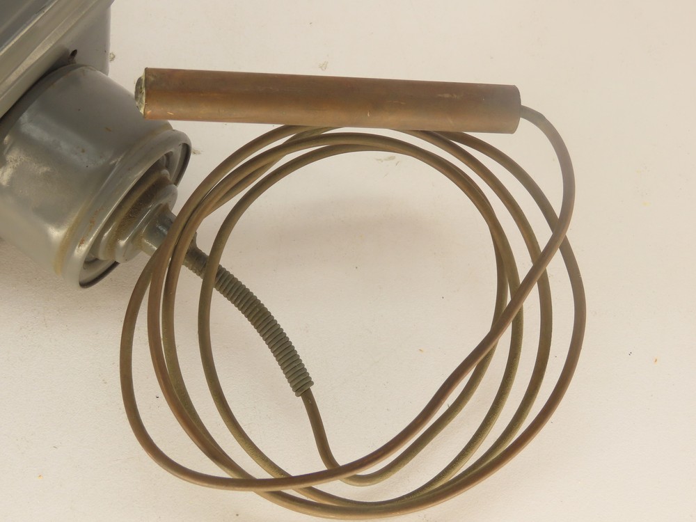 Honeywell T414A 1072 2 TEMPERATURE SWITCH CONTROLLER