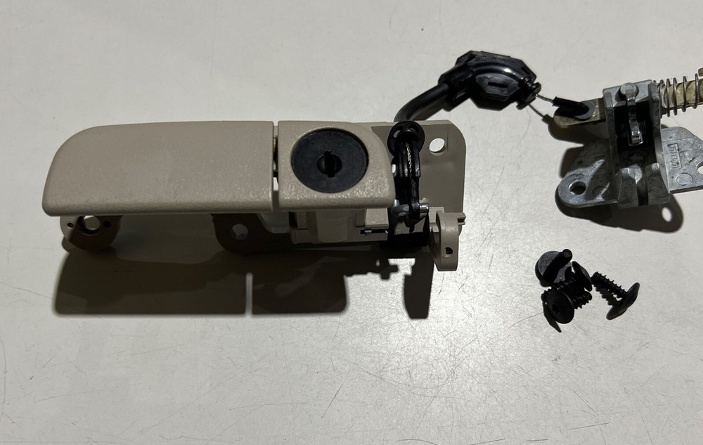 Cadillac Deville Glove box Compartment handle Shale Latch  2000-2005 No Key