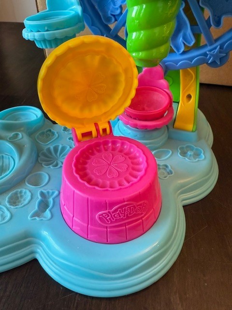Play-Doh Cupcake Celebration Set - Discontinued Design