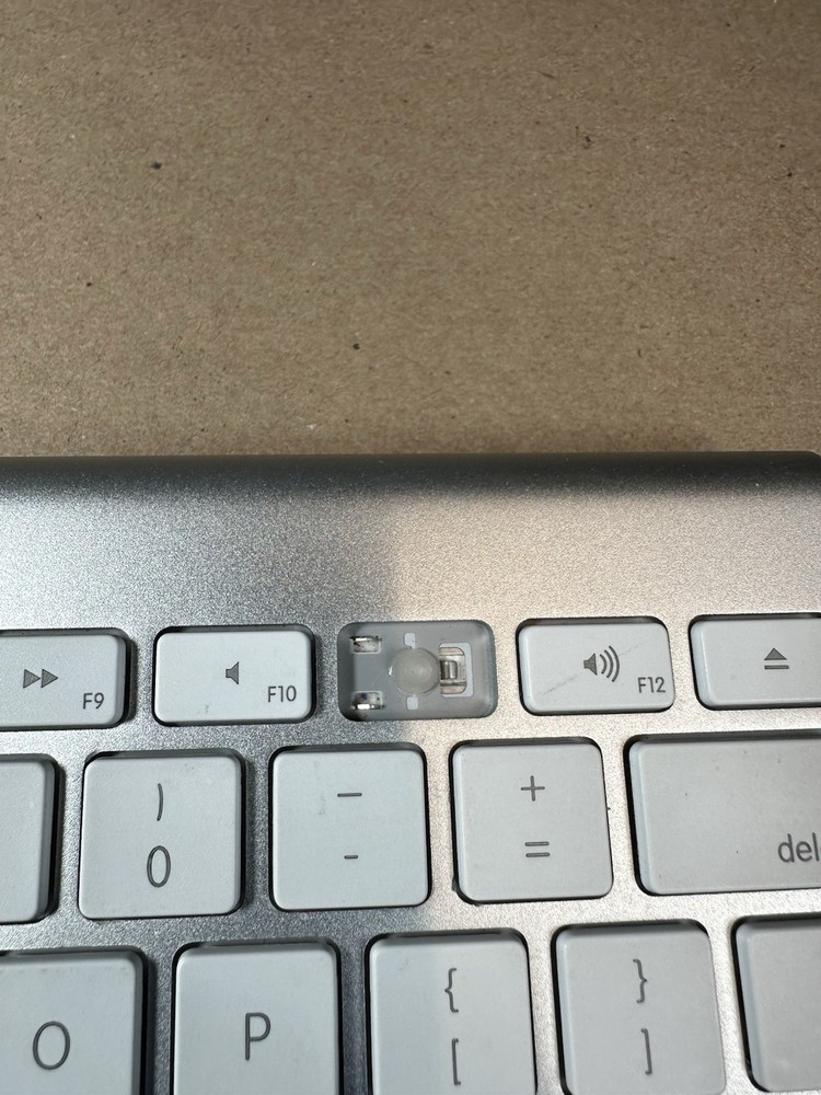 Apple Wireless Keyboard A1314 Works Ships Fast!