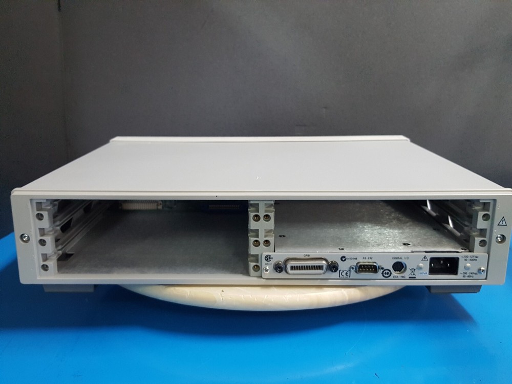 Agilent 3499A: Switch / Control System Main Frame (5602)
