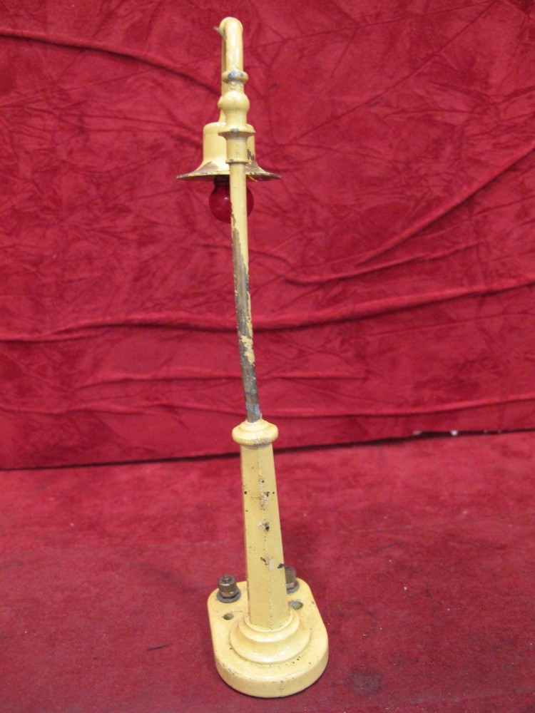 LIONEL YELLOW Lamp Post #58~working.