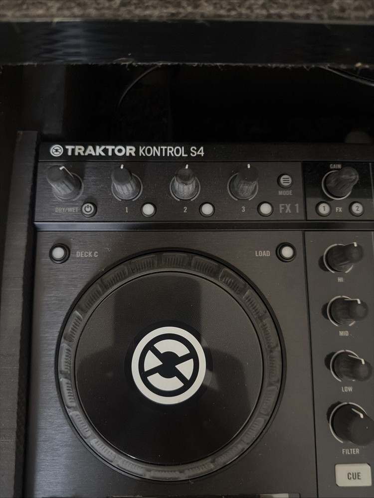 traktor kontrol s4 With Case
