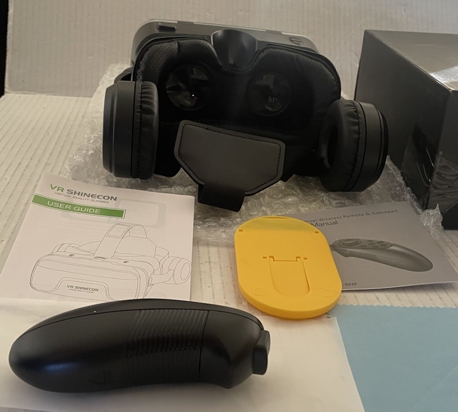 Virtual Reality Glasses Headset with Remote Control