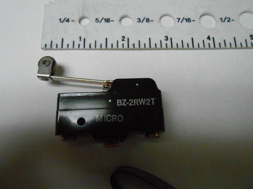 BZ-2RW2T Microswitch Switch Roller Lever NEW OLD STOCK