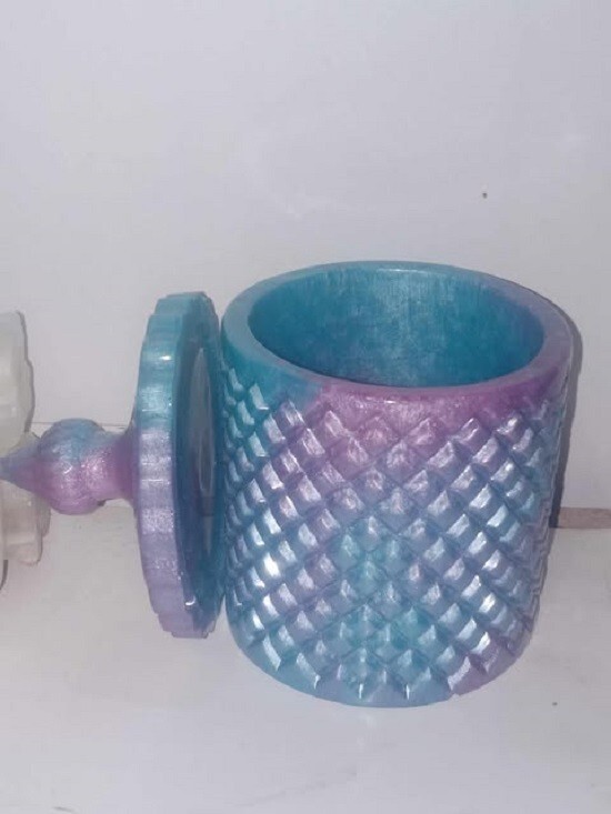 CONTAINER WITH LID #2 POURED FROM RESIN