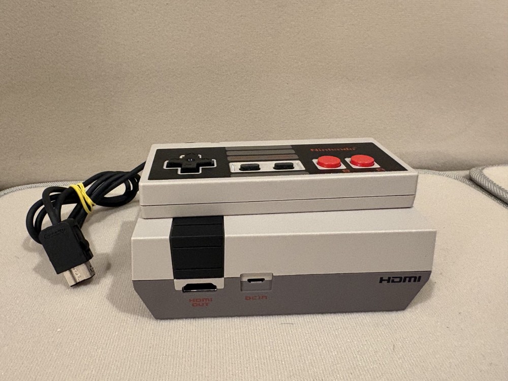 Nintendo NES Classic Edition US Mini 30 Games with Controller