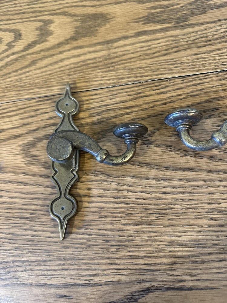 VINTAGE BRASS CABINET DOOR KNOBS