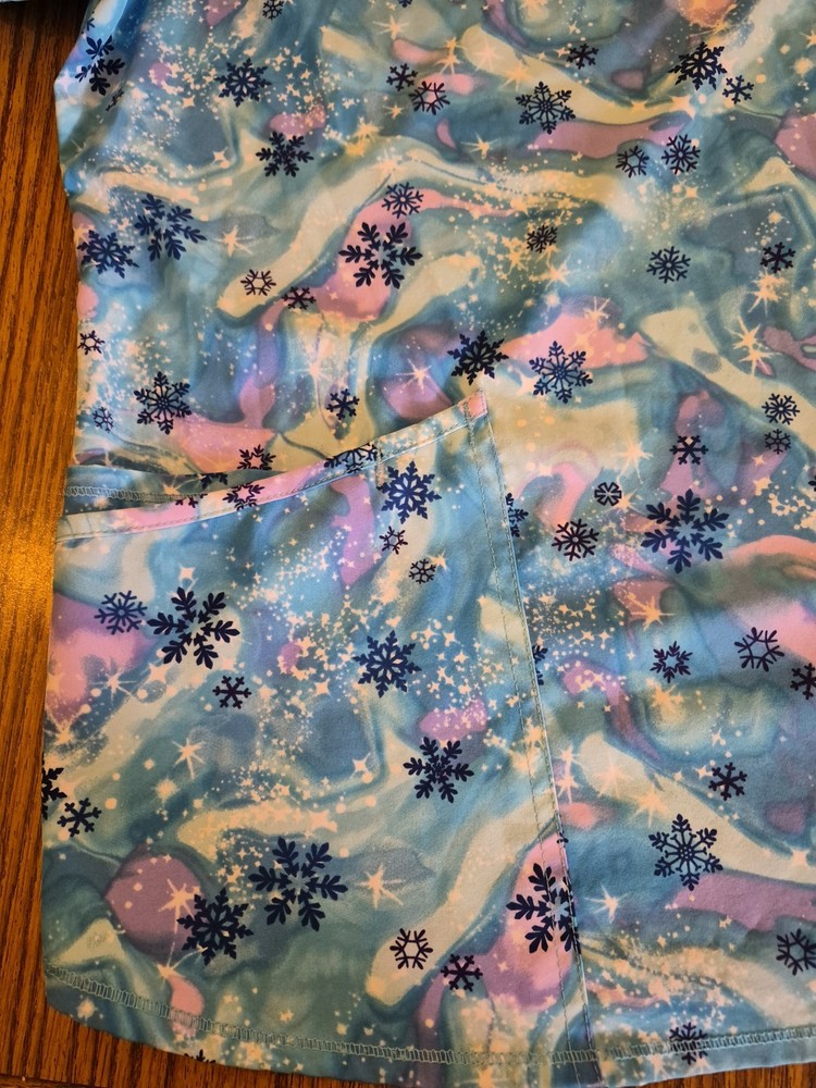 Scrubstar Snowflake Scrub Top Xl!! EUC!! Multicolored