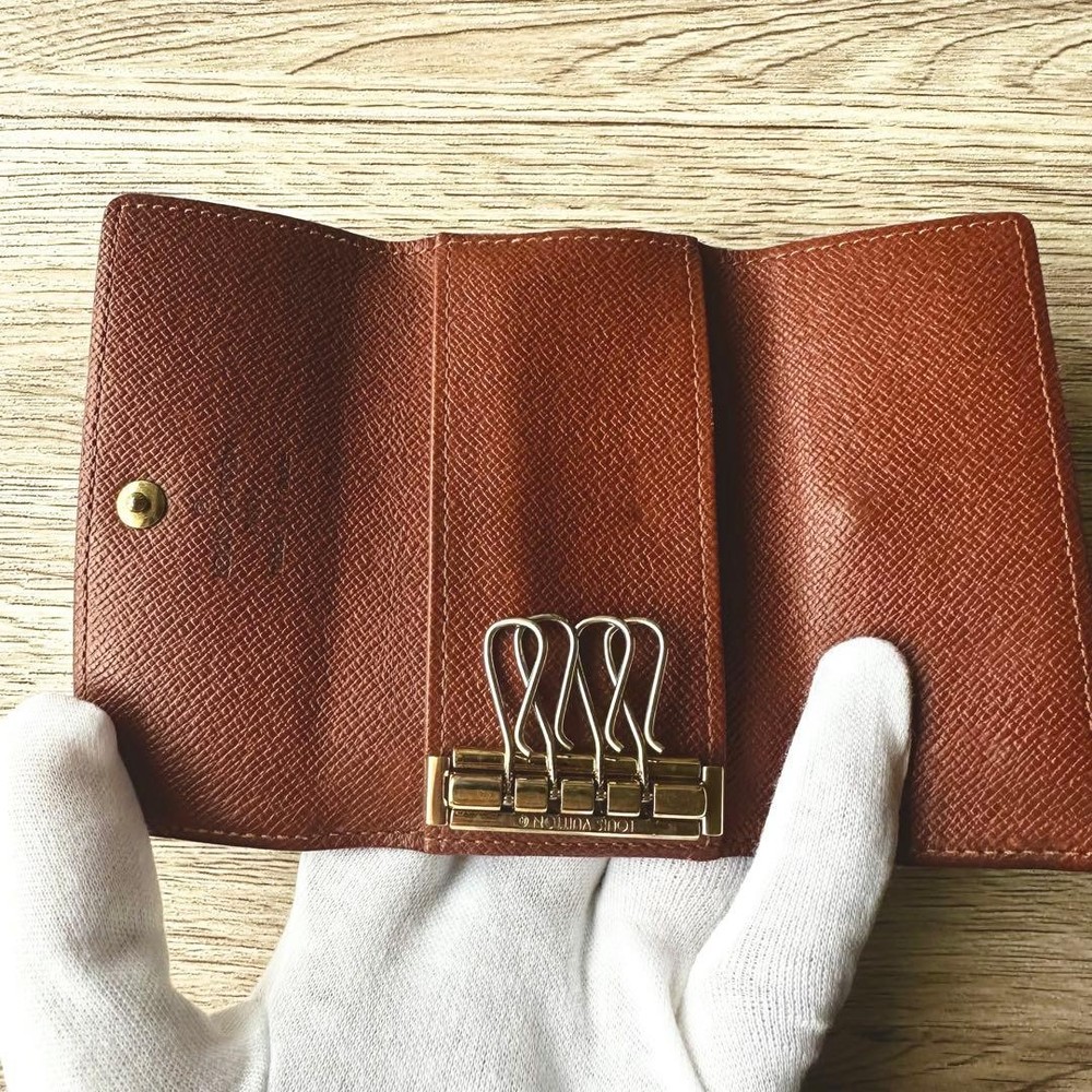LOUIS VUITTON Monogram Key Case TH0041
