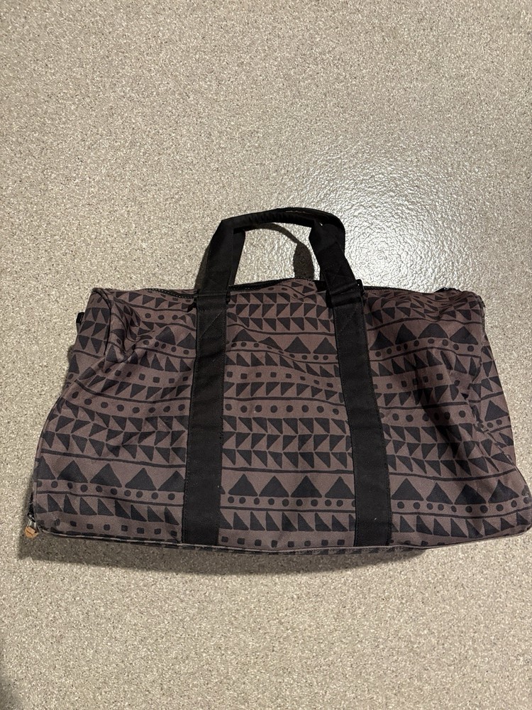 Hershel Supply Co. Novel Duffle / Geometric Triangle Pattern / Brown-Black