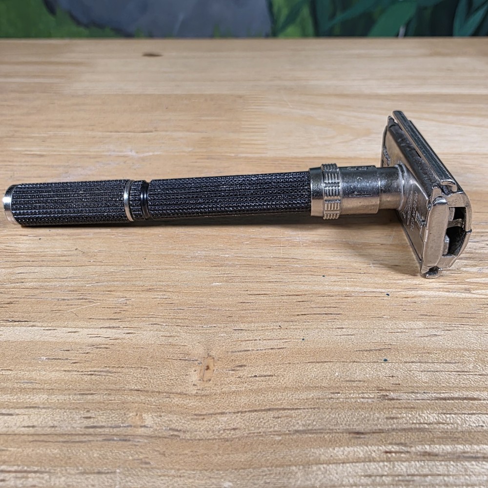 Vintage Gillette Adjustable Black Handle Safety Razor, Code O-2