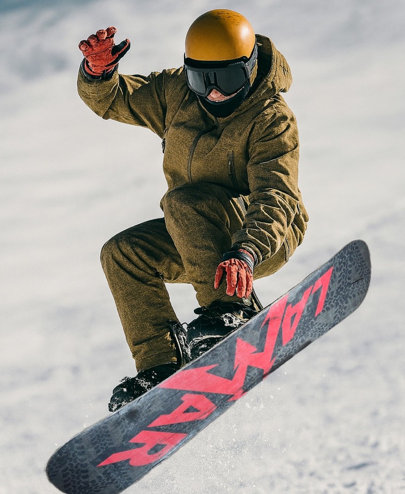 Lamar Bender Snowboard Size 109 CM with Medium - Large Snowjam Bindings