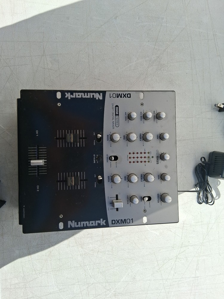 Numark Dxm01 DJ Mixer