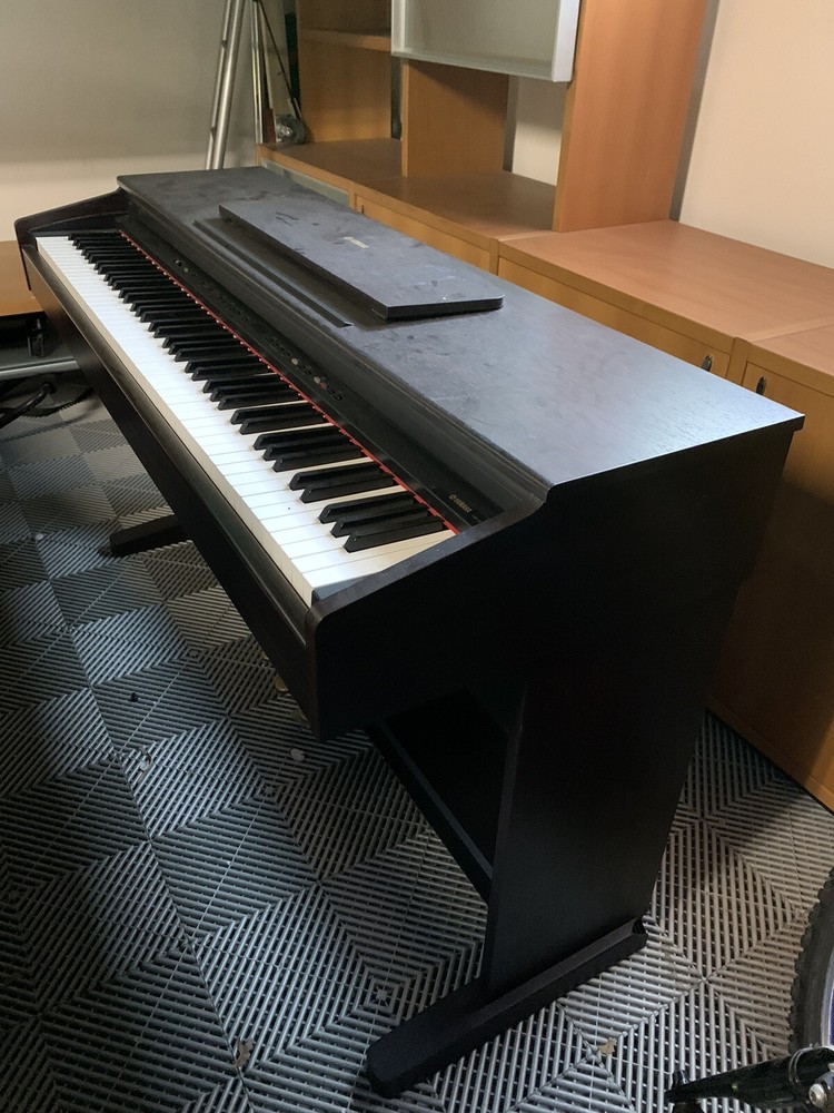 Yamaha keyboard YDP-121