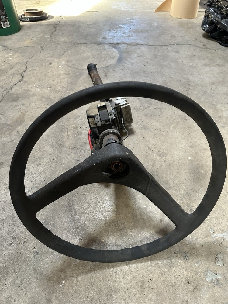 Freightliner FLD120 Steering Column - Used