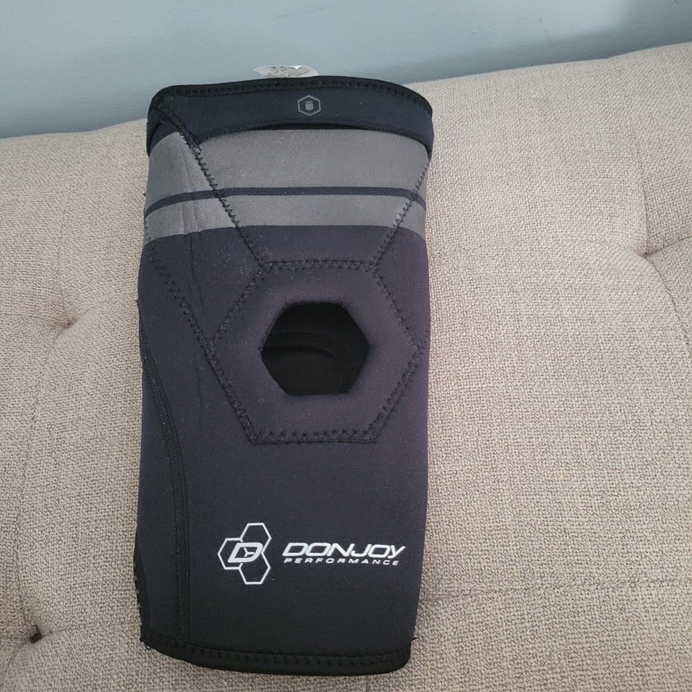 DonJoy Performance Bionic Knee Brace (Black/Medium)