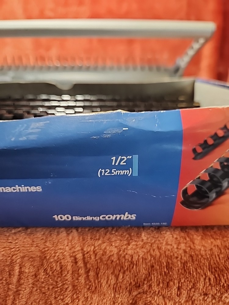 GBC Bindmate Binding Machine With Plastic Combs.