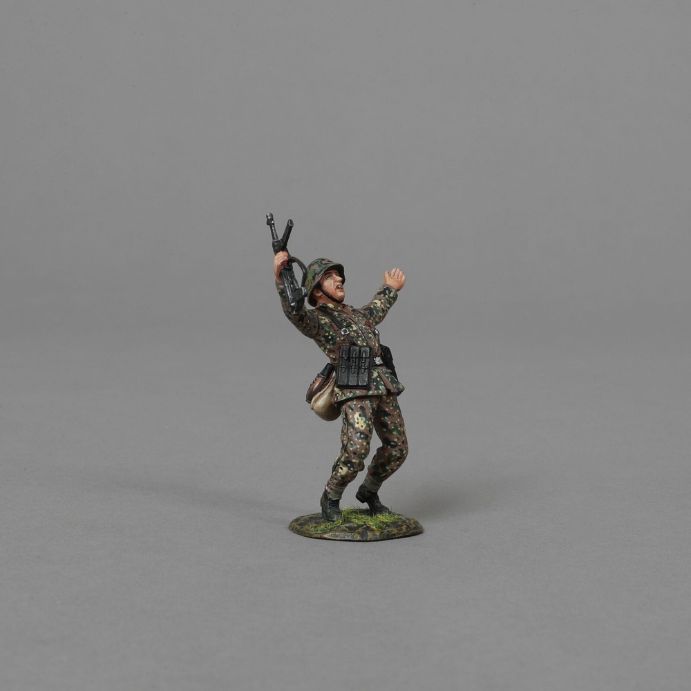 THOMAS GUNN WW2 GERMAN SS155A GERMAN TROOPER WOUNDED MP40