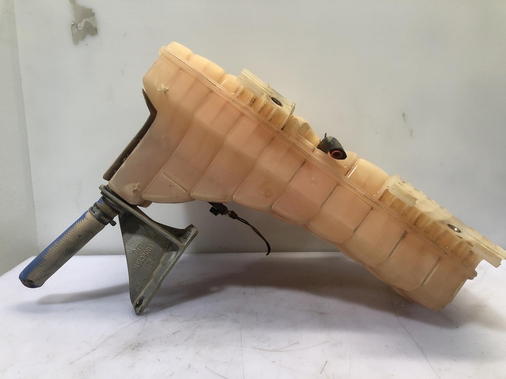 2013 Peterbilt 367 Plastic Radiator Overflow Bottle