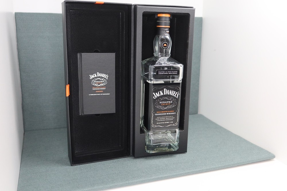 Jack Daniels Frank Sinatra Select Empty Bottle w/Original Box Book & Box Mint