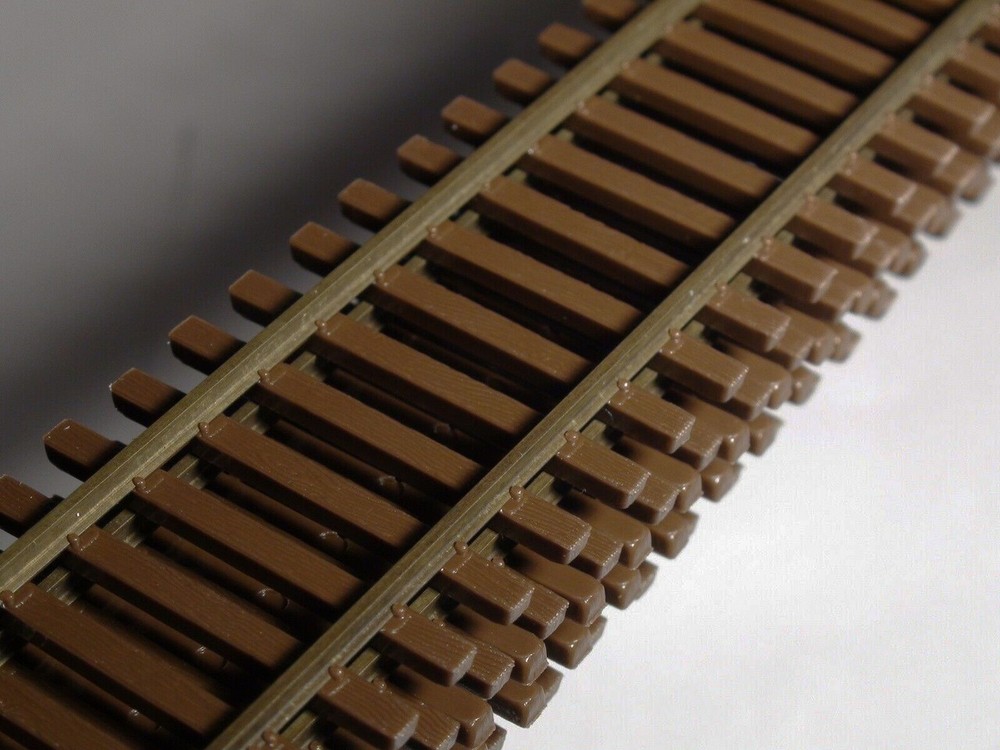 Micro Engineering ~ HO Scale ~ Code 83 ~ Weathered 36" Flex-Trak 12 Pcs ~ 12-104