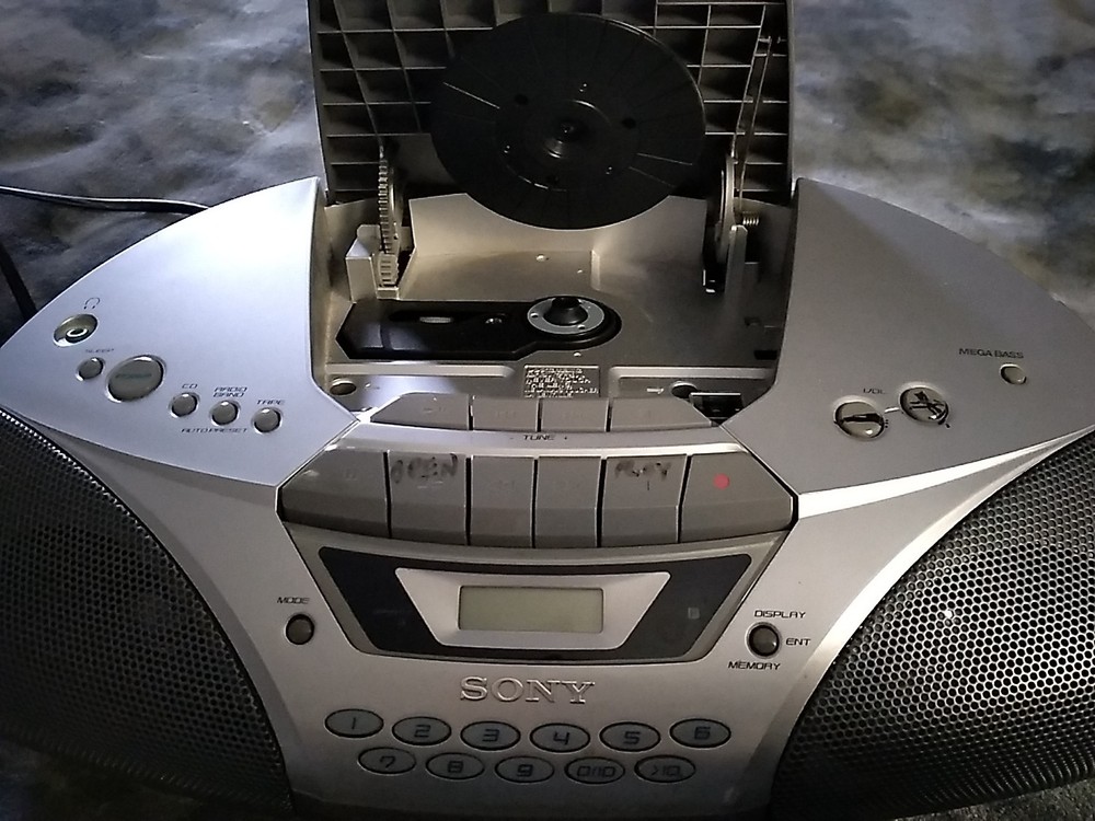 Sony CFD-S250 Radio/CD/Cassette Player - Tested