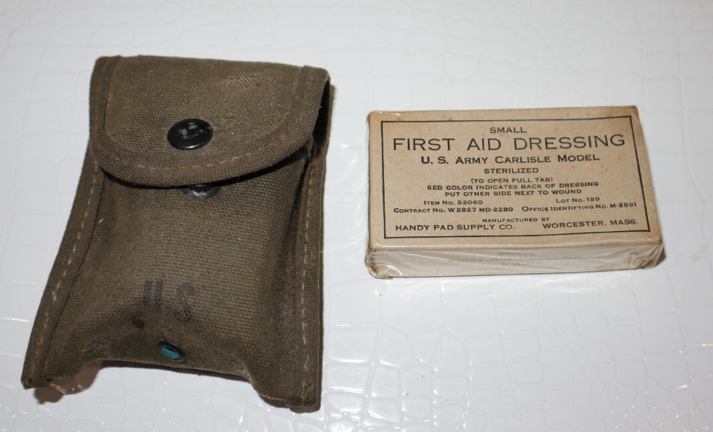 U.S. ARMY FIRST AID Compass Pouch & Dressing