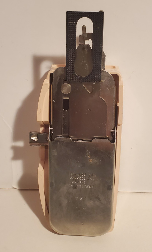 VINTAGE SINGER SEWING MACHINE BAKELITE? BUTTONHOLER TOOL BUTTON HOLE MAKER