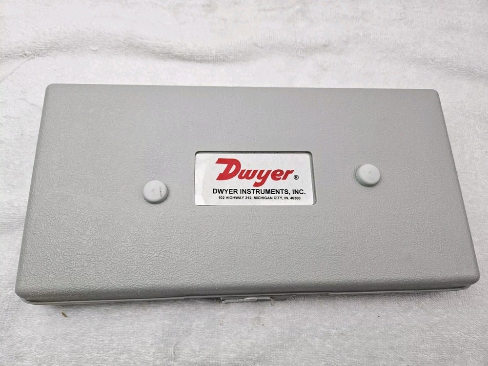 DWYER MANOMETER MODEL 104