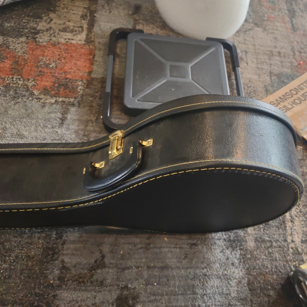 Vintage 5 string Globel banjo with fiber case