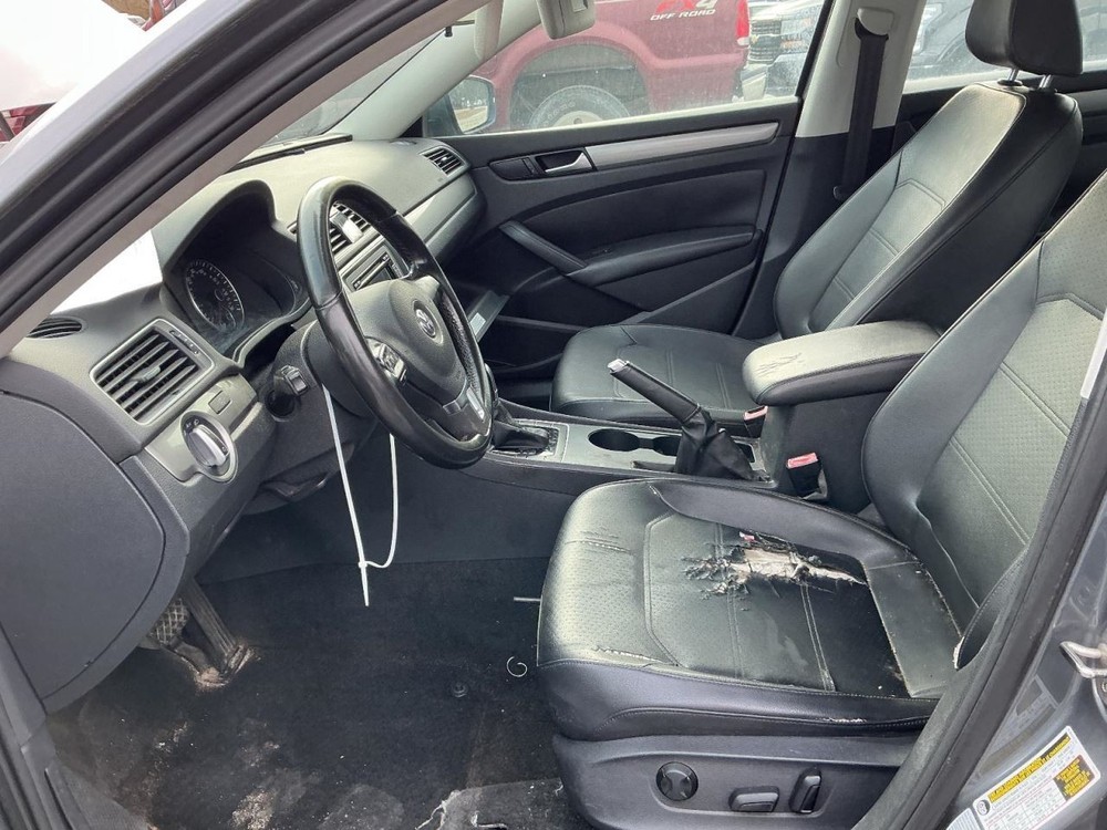 PASSAT 2015 Glove Box 4983770