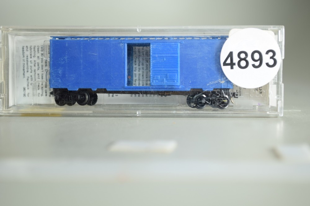 4893 Micro Trains 40' BOX car UN DEC UN PAINTED
