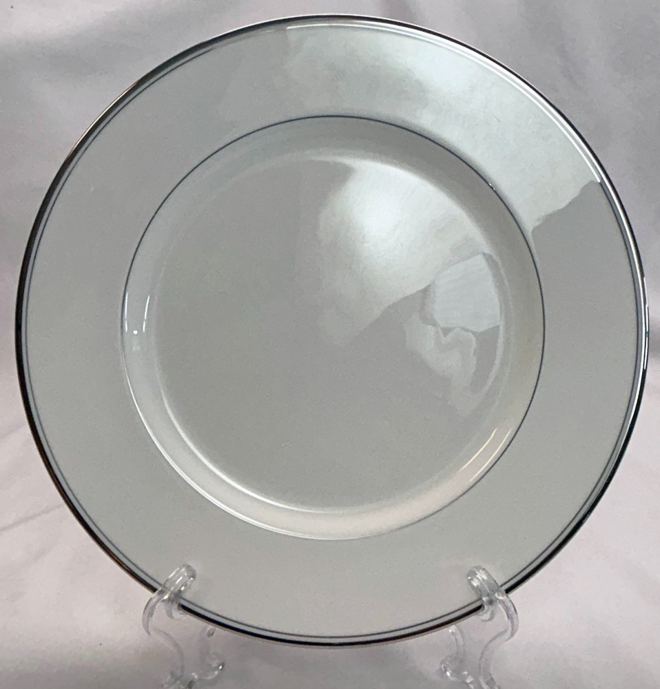 Mikasa Gothic Platinum 5 Piece Place Setting Bone China- NEW