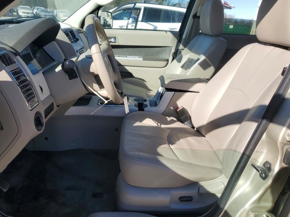 MARINER 2010 Glove Box 5025760