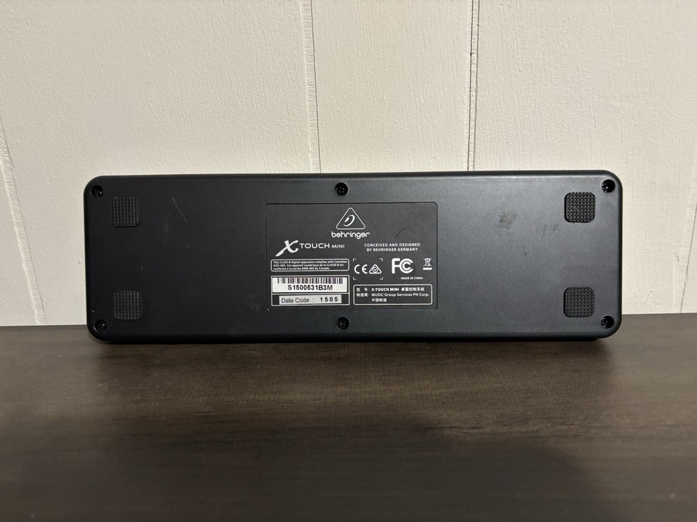 Behringer X-Touch Mini ultra-compact universal USB MIDI controller for PC Unit