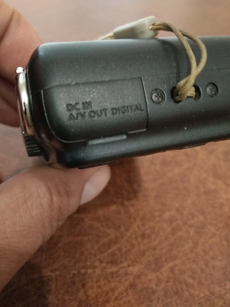 Canon PowerShot A2100 is 12.1MP Digital Camera. not Work