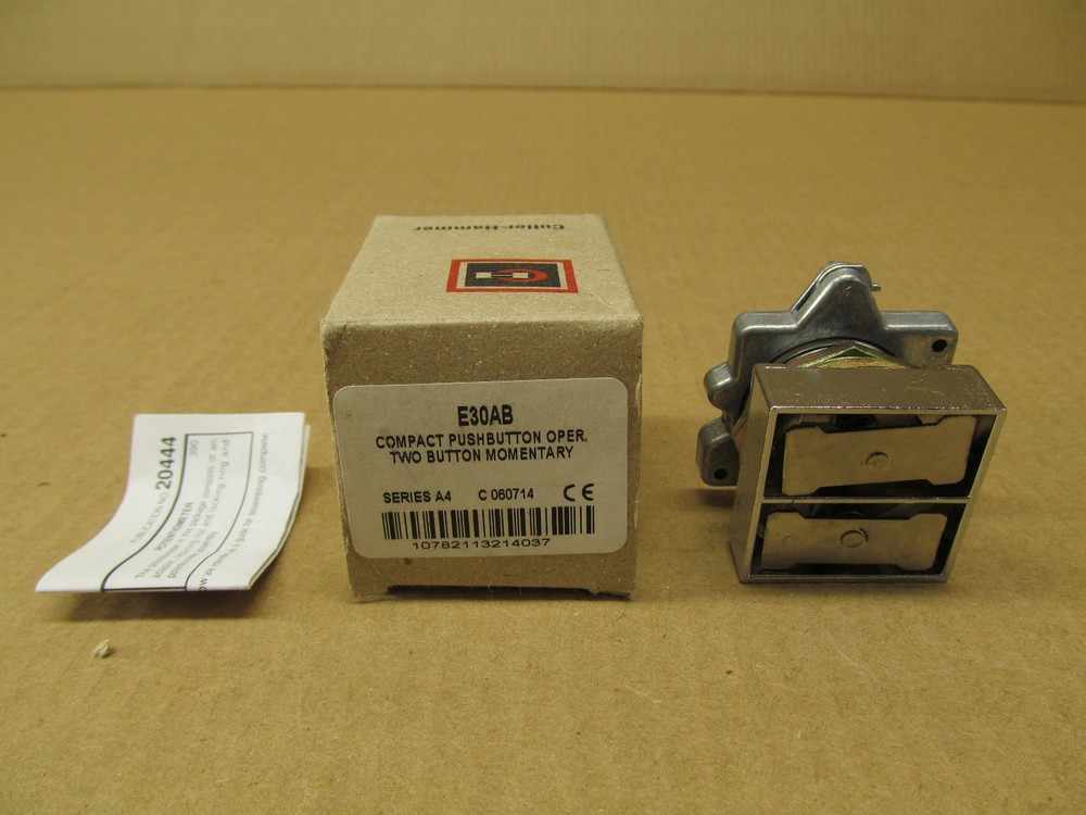 1 NIB CUTLER HAMMER E30AB PUSHBUTTON OPERATOR MOMENTARY 2 BUTTON (5AVAILABLE)