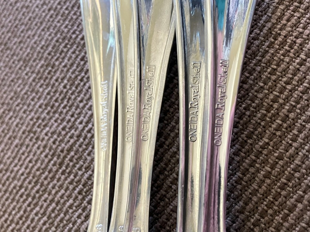 Oneida ROYAL SHELL Stainless Flatware--5 Teaspoons - VGUC