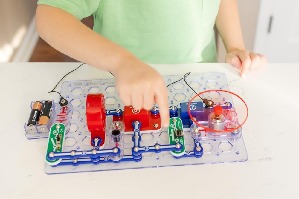 Snap Circuits Jr. SC-100 Electronics Exploration Kit, Over 100 100 Projects