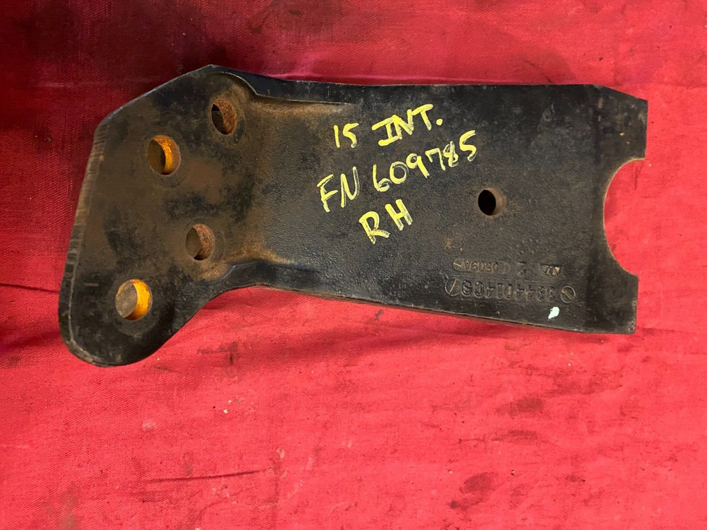 INTERNATIONAL PROSTAR  BRACKET 3844014C3 RH CAB MOUNT